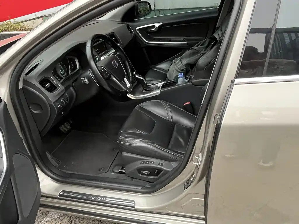 Volvo S60 (Import) — миниатюра 4