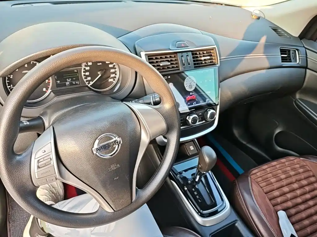 Nissan Tiida — миниатюра 10