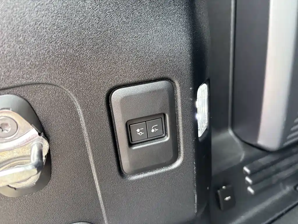 Land Rover Defender — миниатюра 30