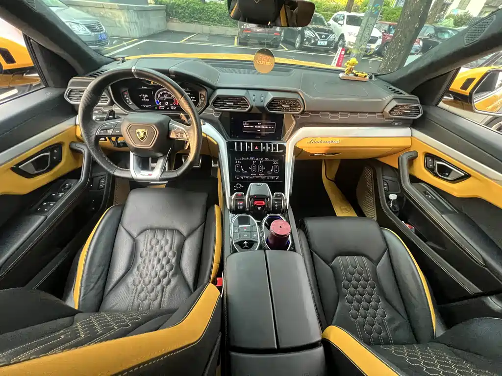 Lamborghini Urus — миниатюра 22