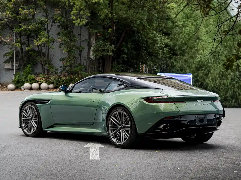 ASTON MARTIN DB12