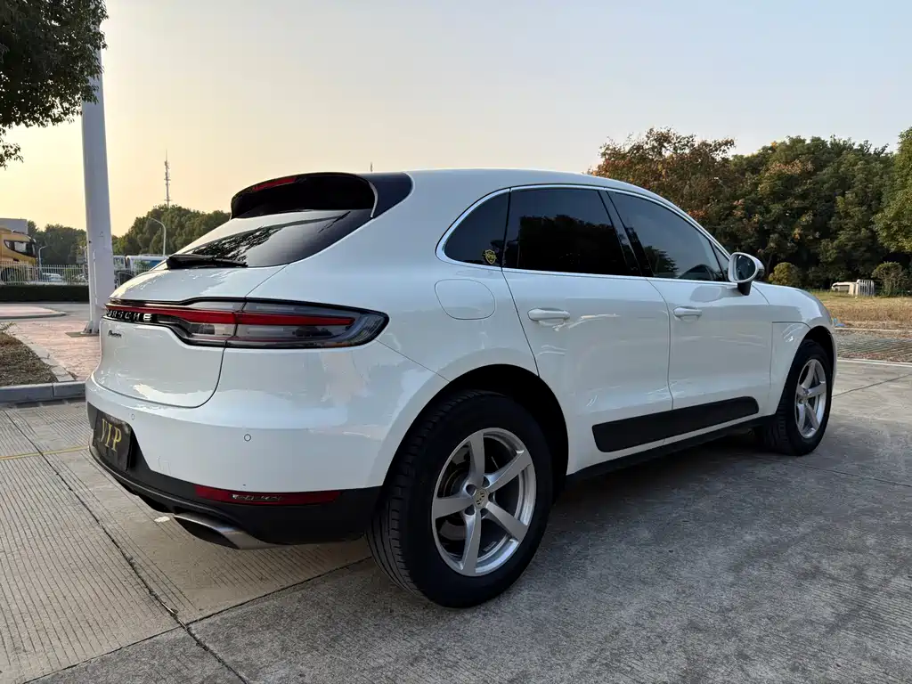 Porsche Macan — миниатюра 11