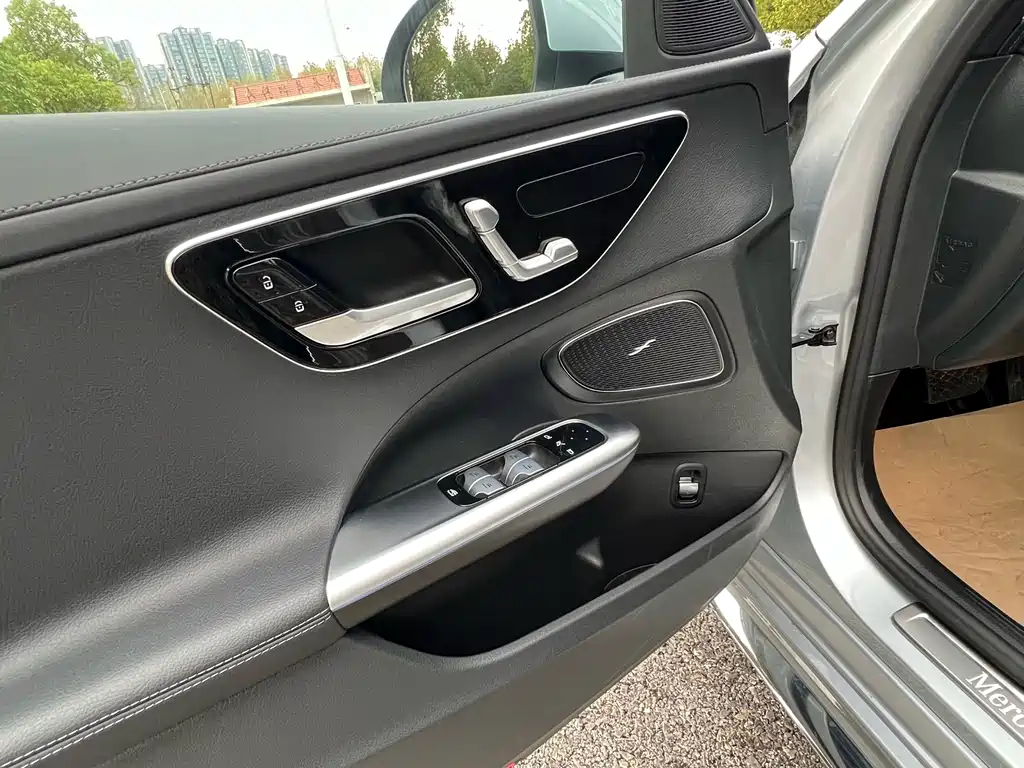 Mercedes-Benz C-Class — миниатюра 8