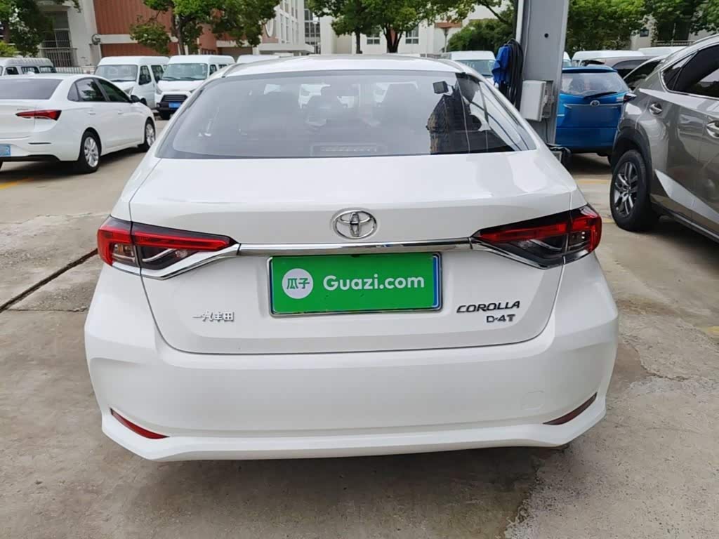 Toyota Corolla 1.2 л 2021 г. Белый, пробег 9300 км