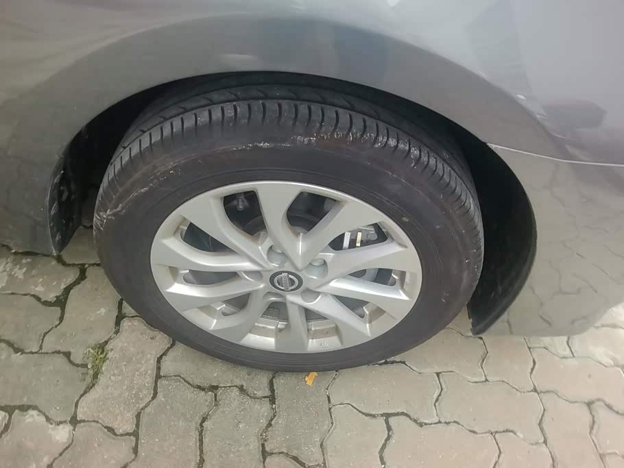 Nissan Sylphy 1.6 л 2025 г. Серебристо-серый, пробег 9300 км