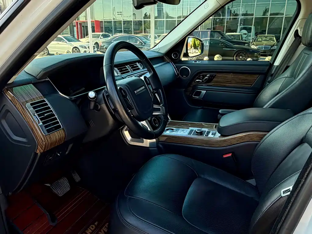 Land Rover Range Rover — миниатюра 9
