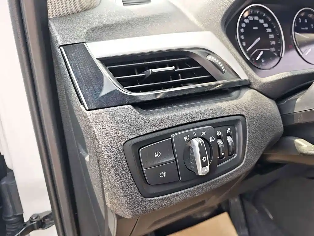 BMW X1 — миниатюра 8