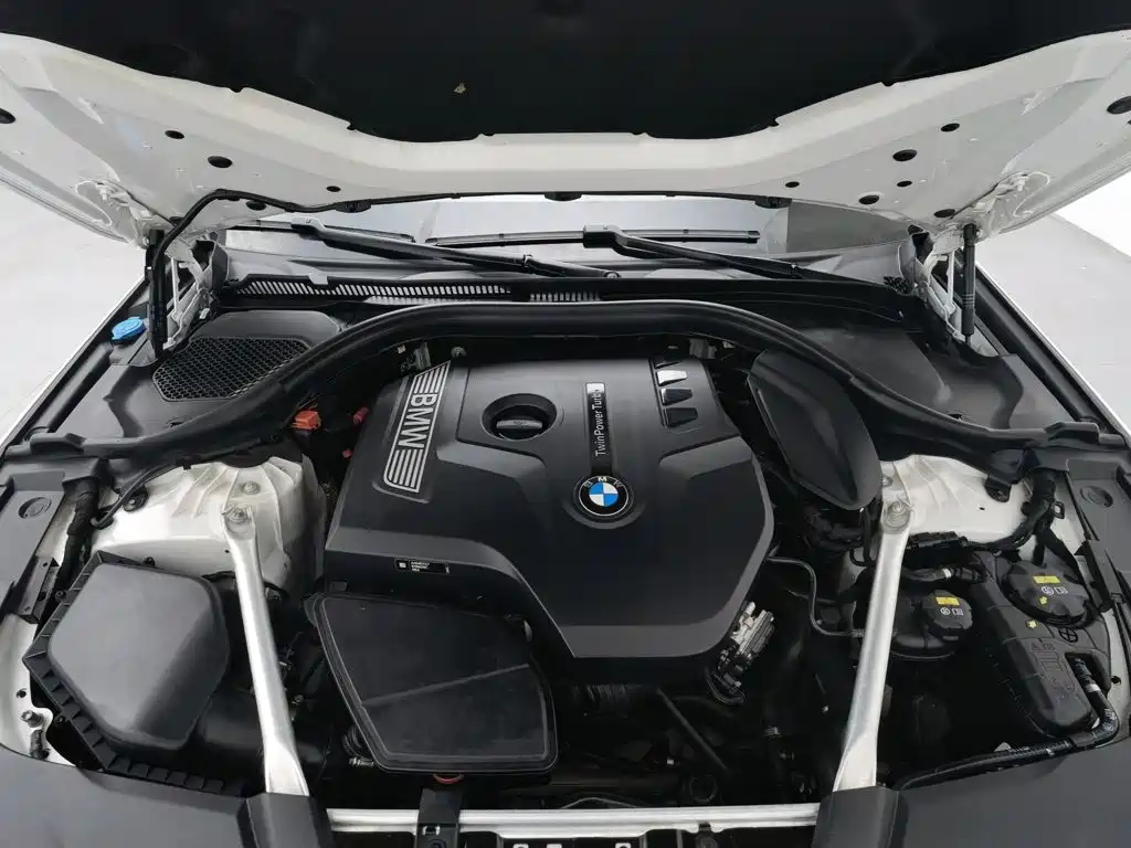 BMW 5 Series — миниатюра 6