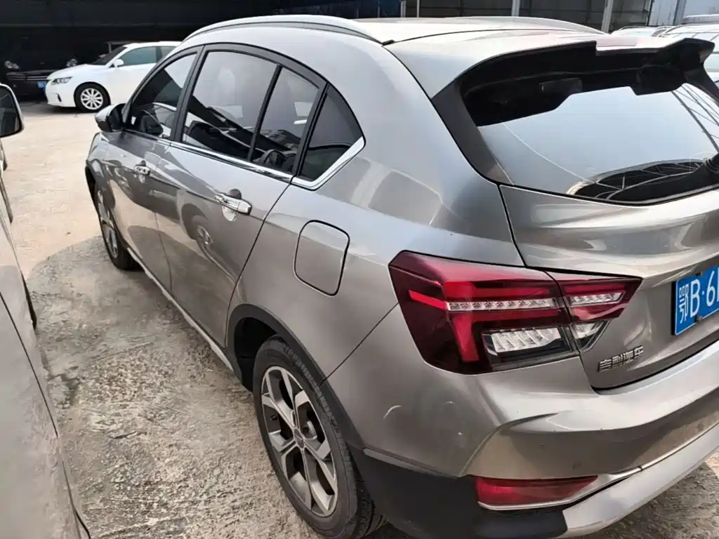 Geely Vision S1 — миниатюра 5