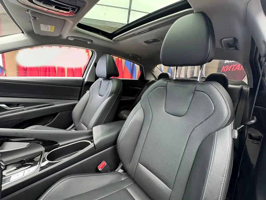 Hyundai Elantra — миниатюра 9