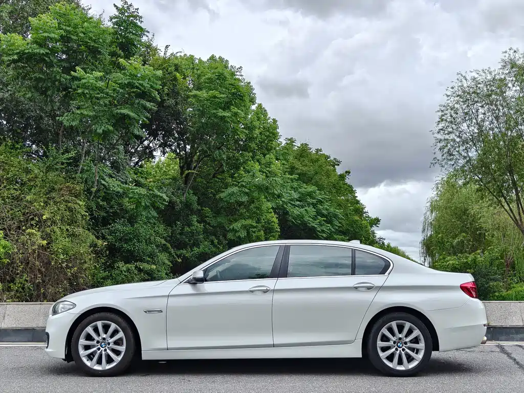BMW 5 Series — миниатюра 3