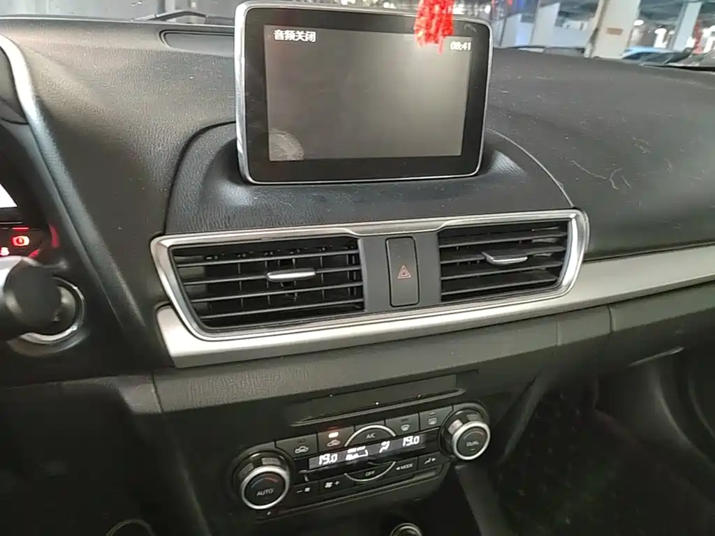 Mazda 3 Axela — миниатюра 13