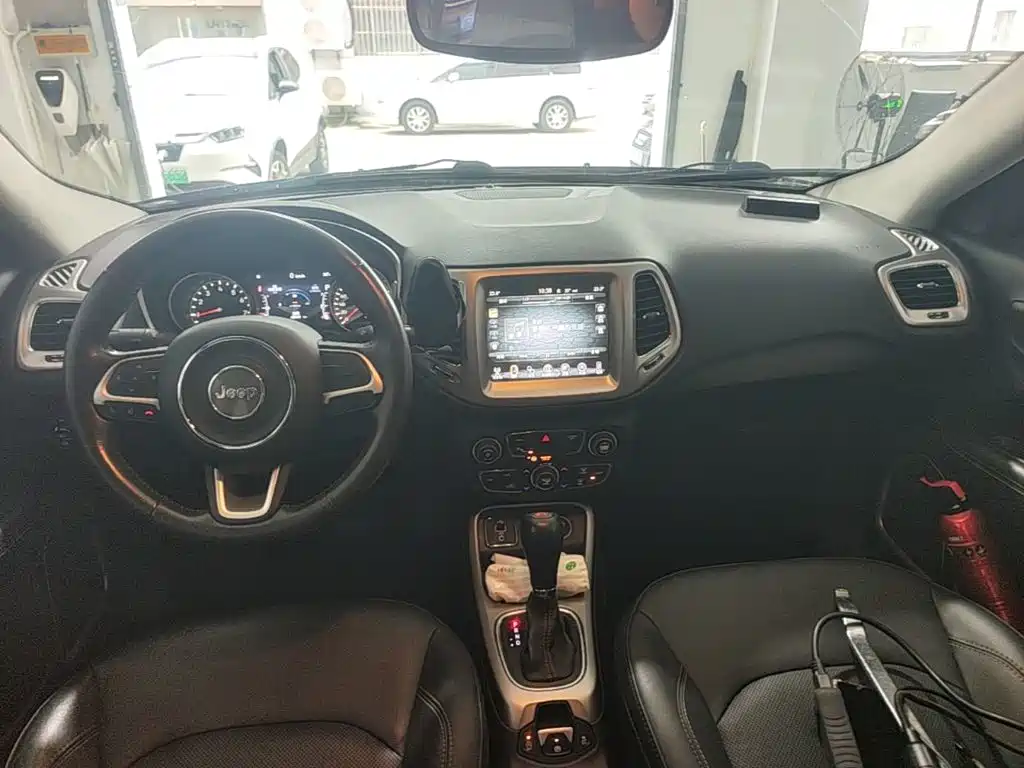Jeep Compass — миниатюра 10