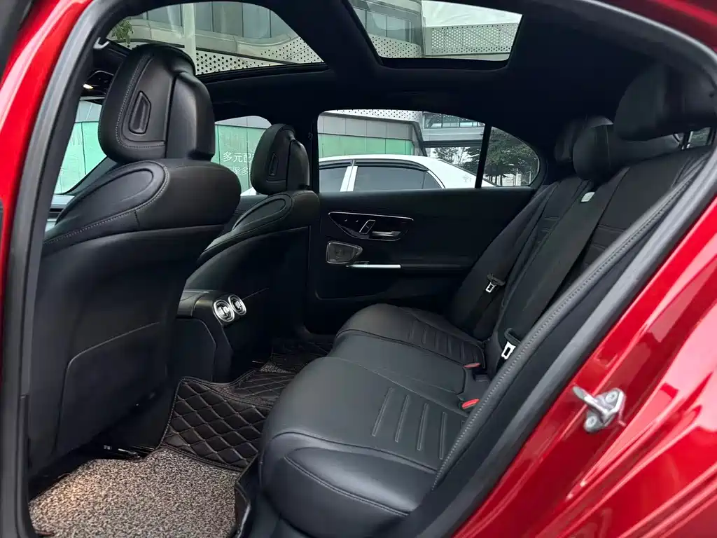 Mercedes-Benz C-Class — миниатюра 7