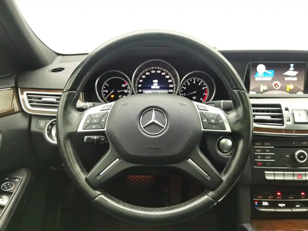 Mercedes-Benz E-Class — миниатюра 11