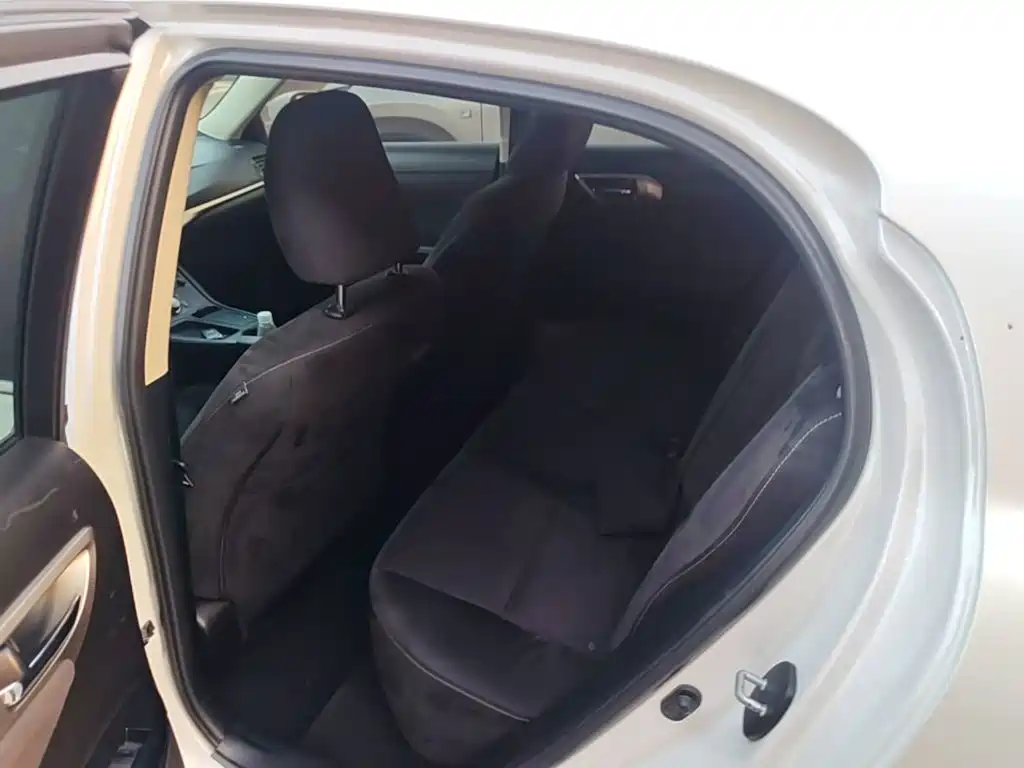 Lexus CT — миниатюра 17