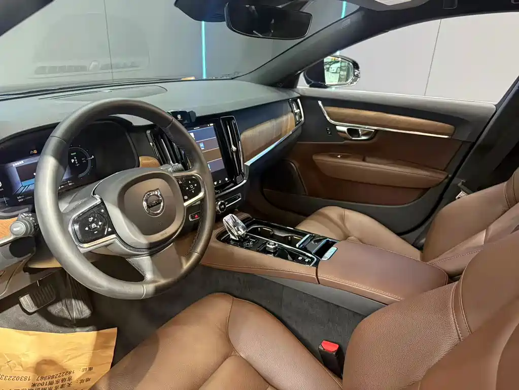 Volvo S90 PHEV — миниатюра 11