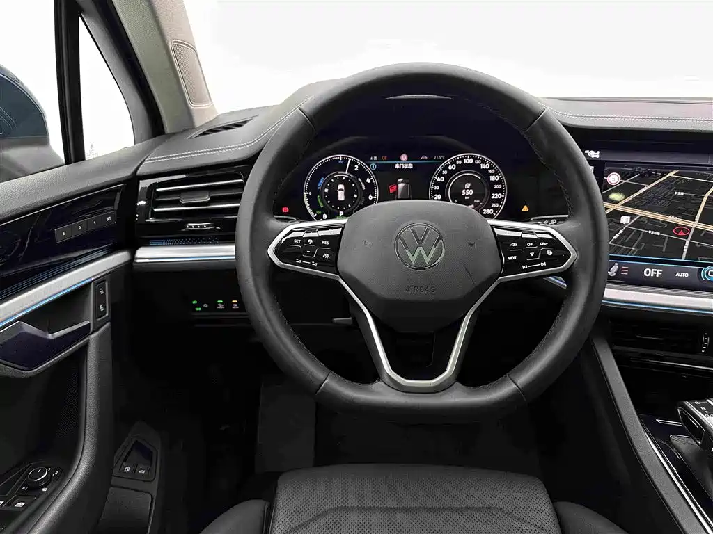 Volkswagen Touareg New Energy — миниатюра 9