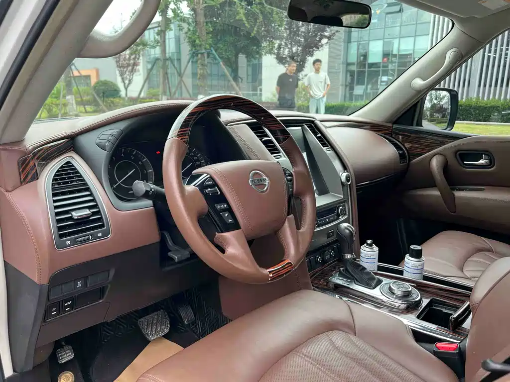 Nissan Patrol — миниатюра 7