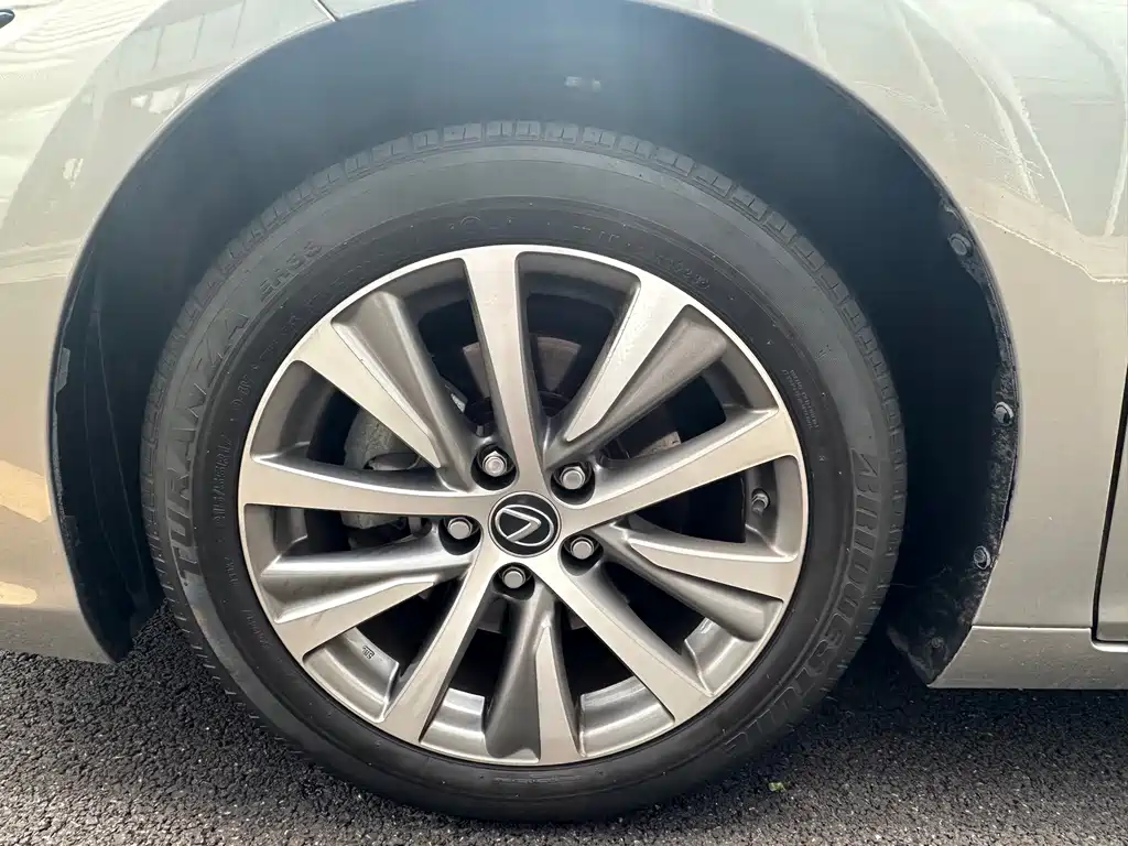 Lexus ES — миниатюра 17