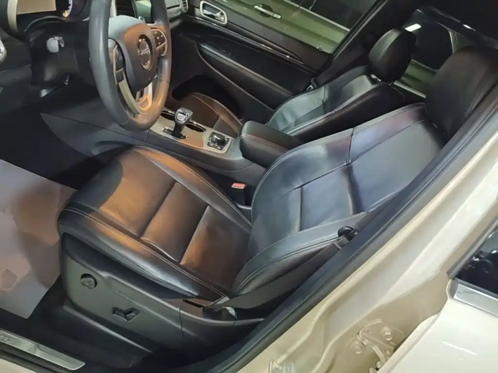 Jeep Grand Cherokee (Import) — миниатюра 15