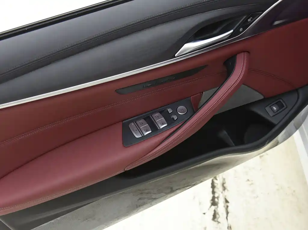 BMW 5 Series — миниатюра 18