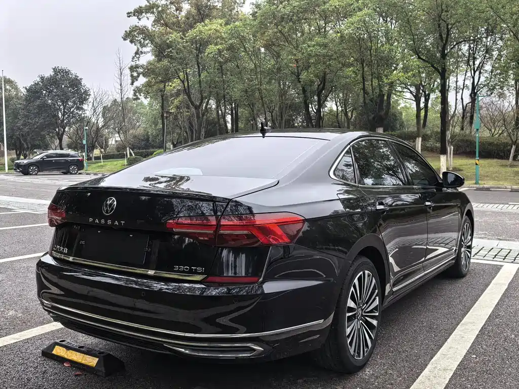 Volkswagen Passat 2021 330TSI Luxury
