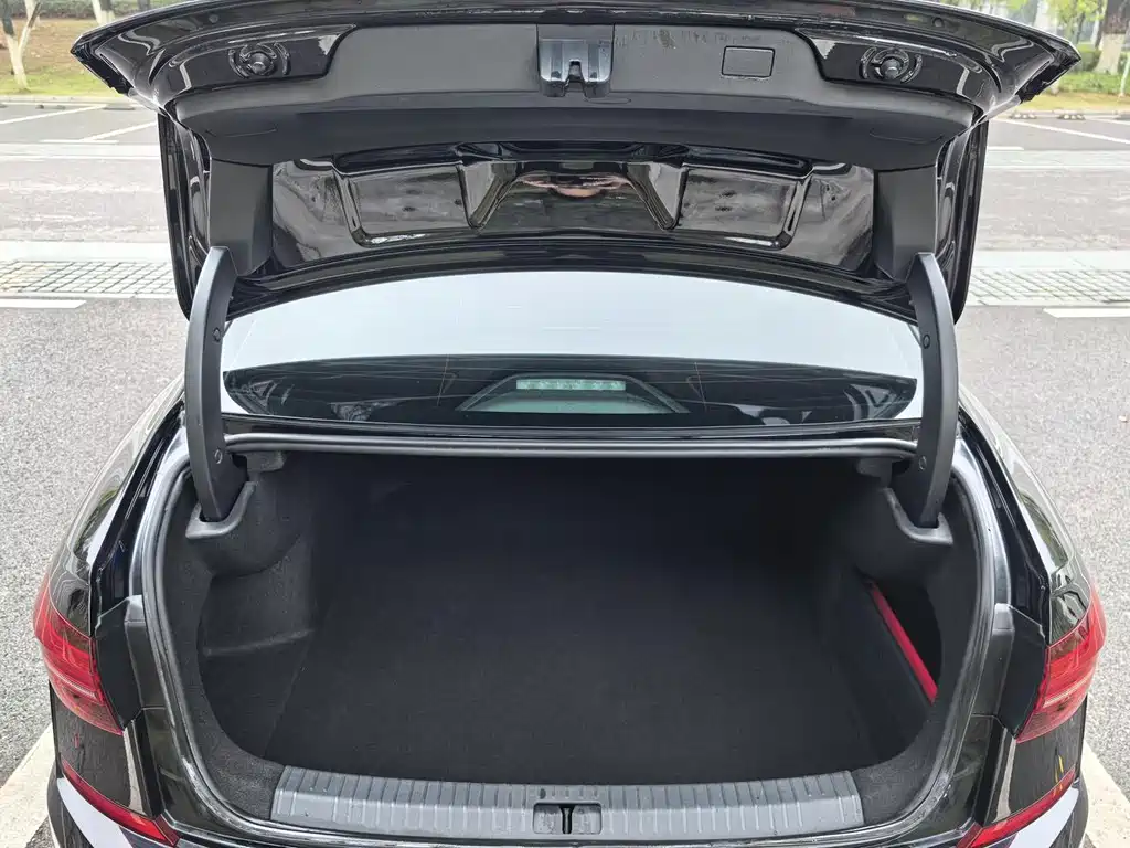 Volkswagen Passat 2021 330TSI Luxury