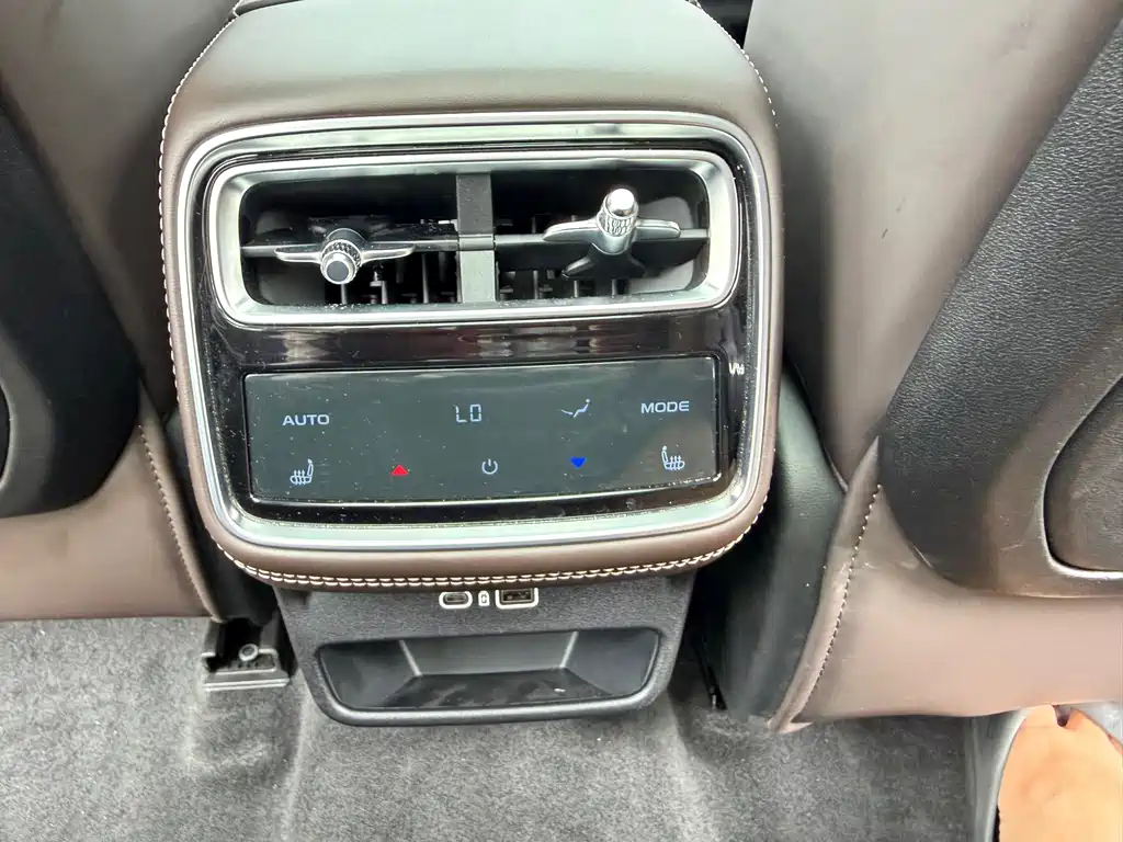 Geely Xingyue L Oriental Brilliance 2.0TD Auto Moon Gaze Edition, фото 24