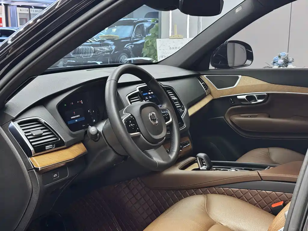 Volvo XC90 — миниатюра 5