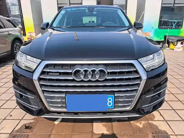 AUDI Q7 2019