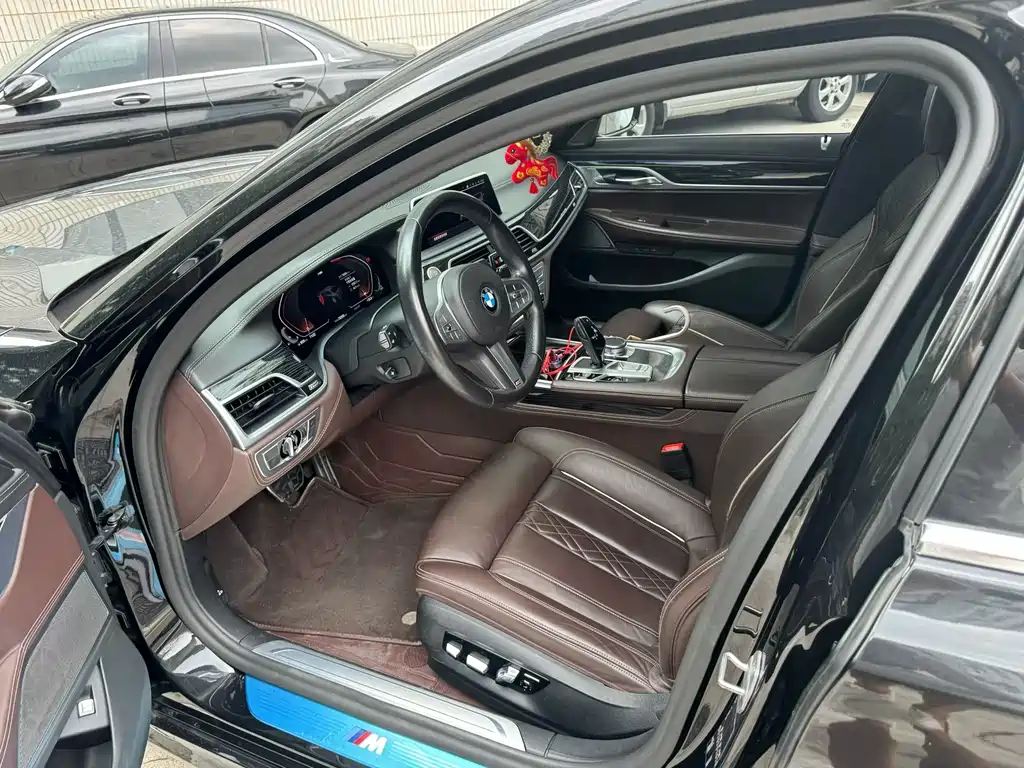 BMW 7 Series — миниатюра 3