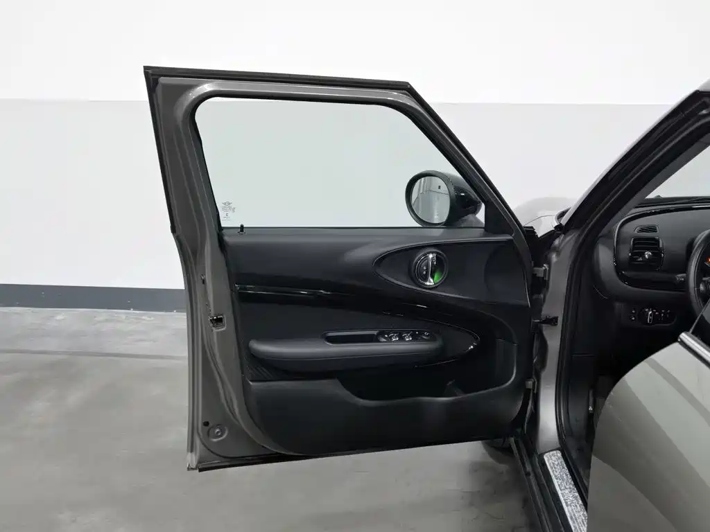 MINI Mini Clubman — миниатюра 8
