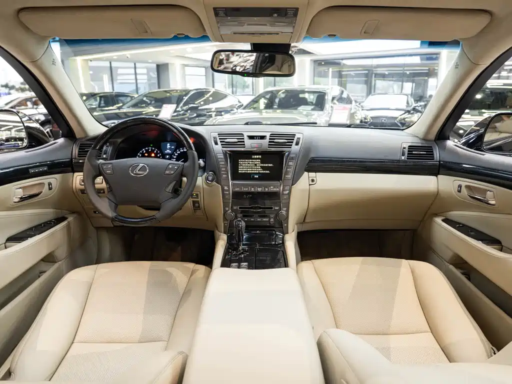 Lexus LS — миниатюра 13