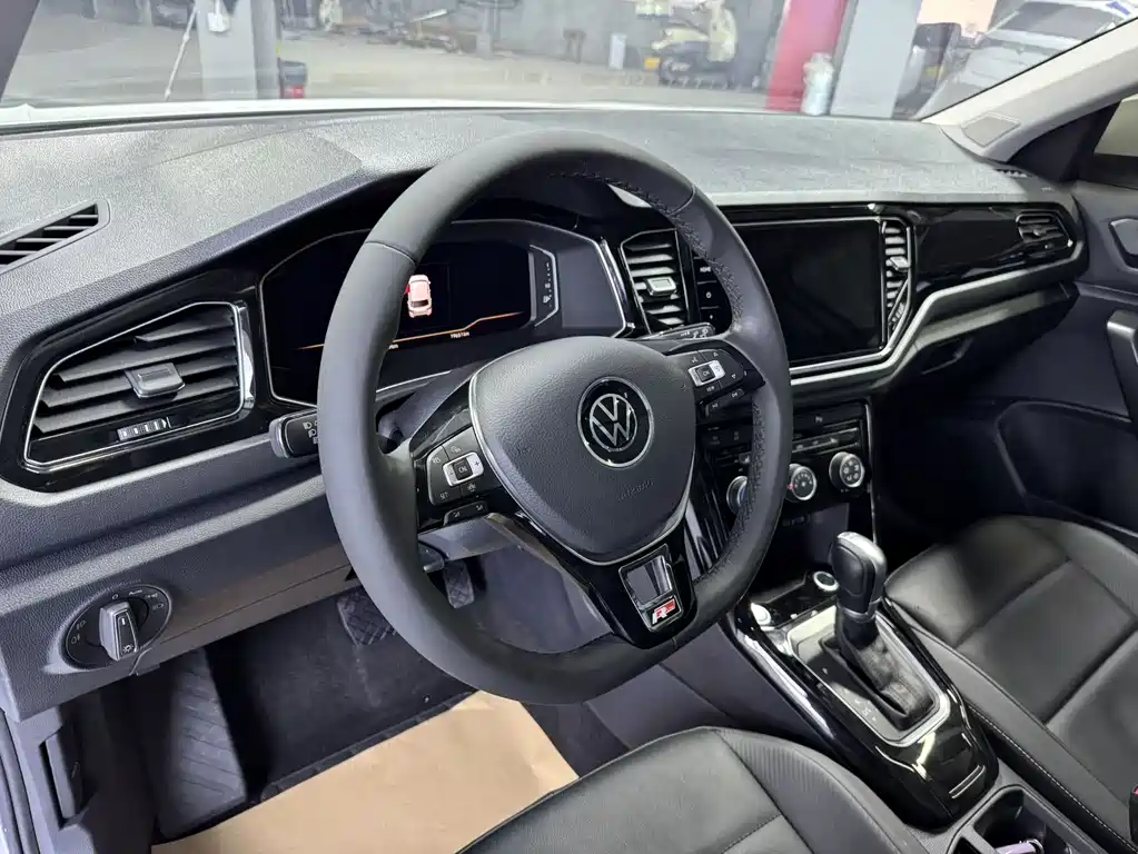 VOLKSWAGEN T ROC EXPLORING SONGS