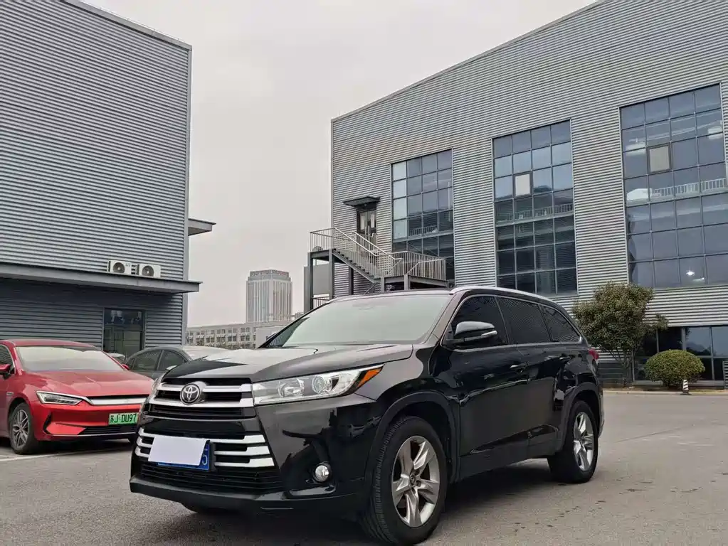 TOYOTA HIGHLANDER
