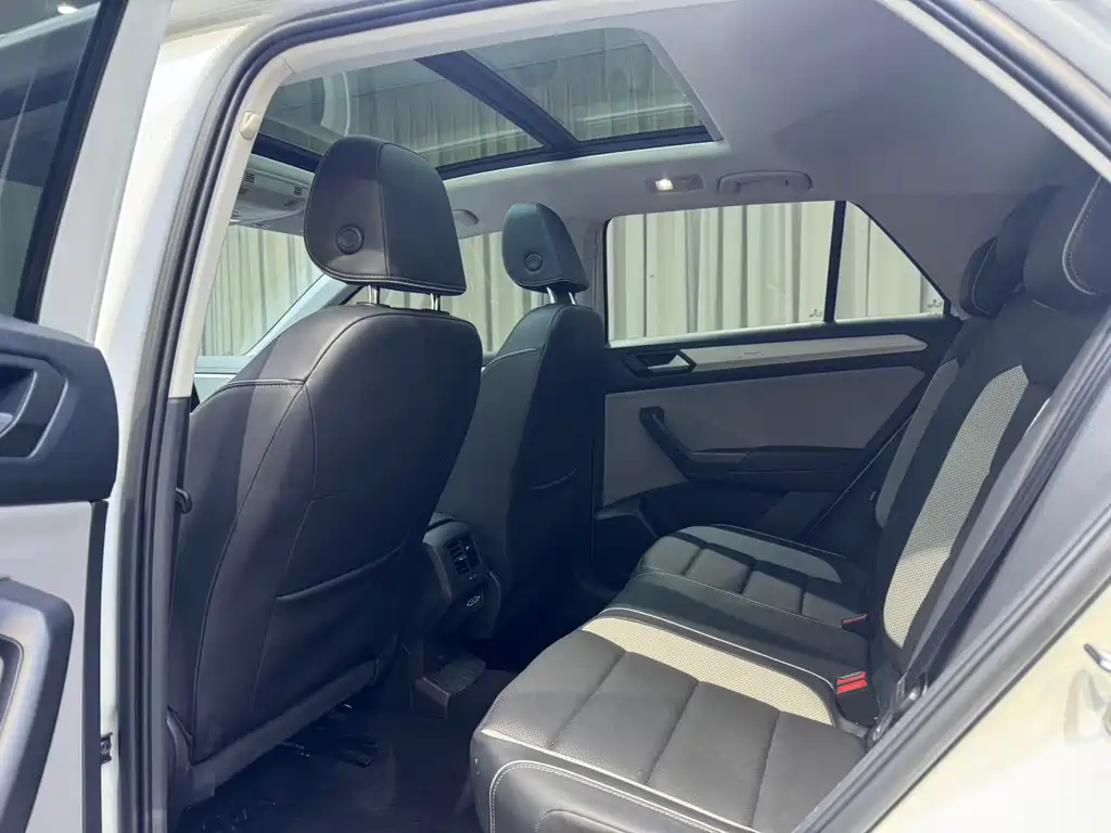 Volkswagen T-Roc — миниатюра 14