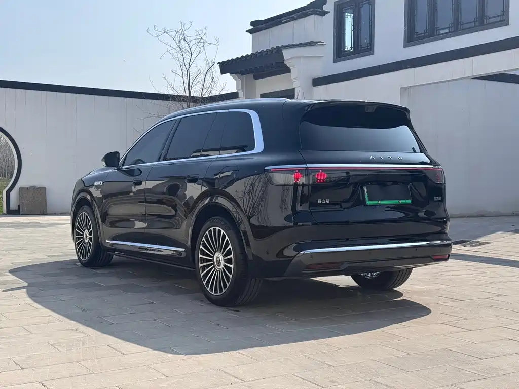 AITO ASK THE WORLD M8