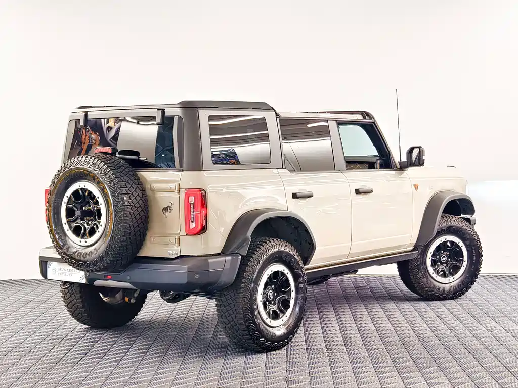 Ford Bronco — миниатюра 5