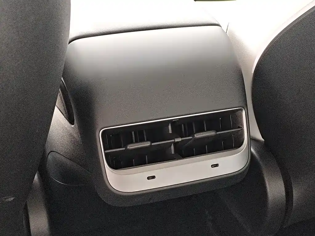 Tesla Model 3 — миниатюра 11