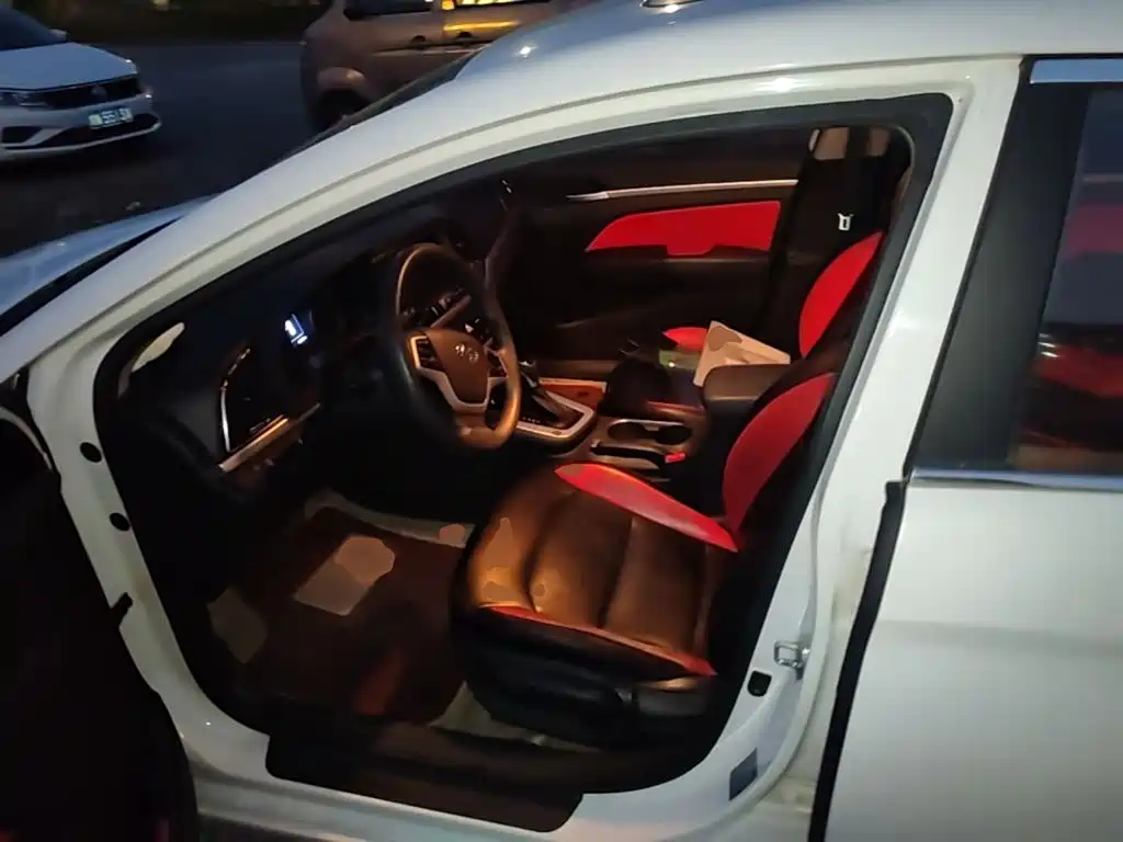 Hyundai Elantra — миниатюра 15