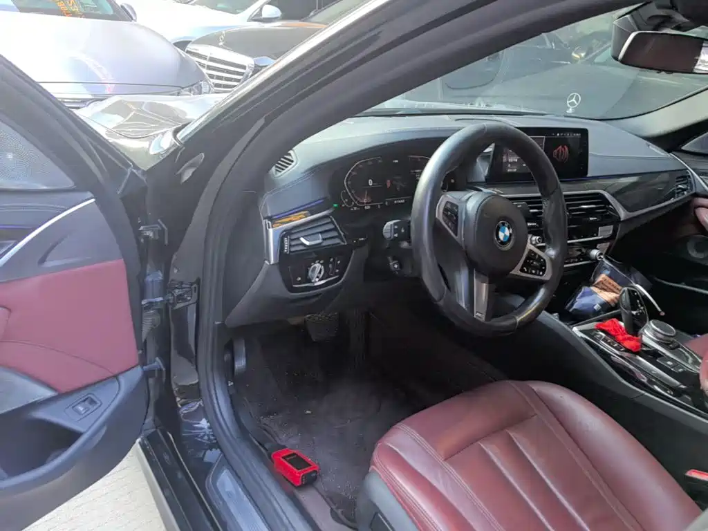 BMW 5 Series — миниатюра 16