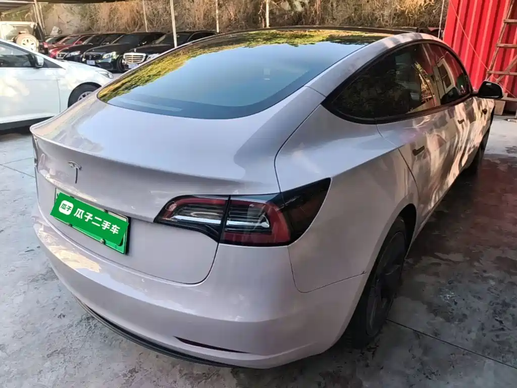 Tesla Model 3 — миниатюра 7