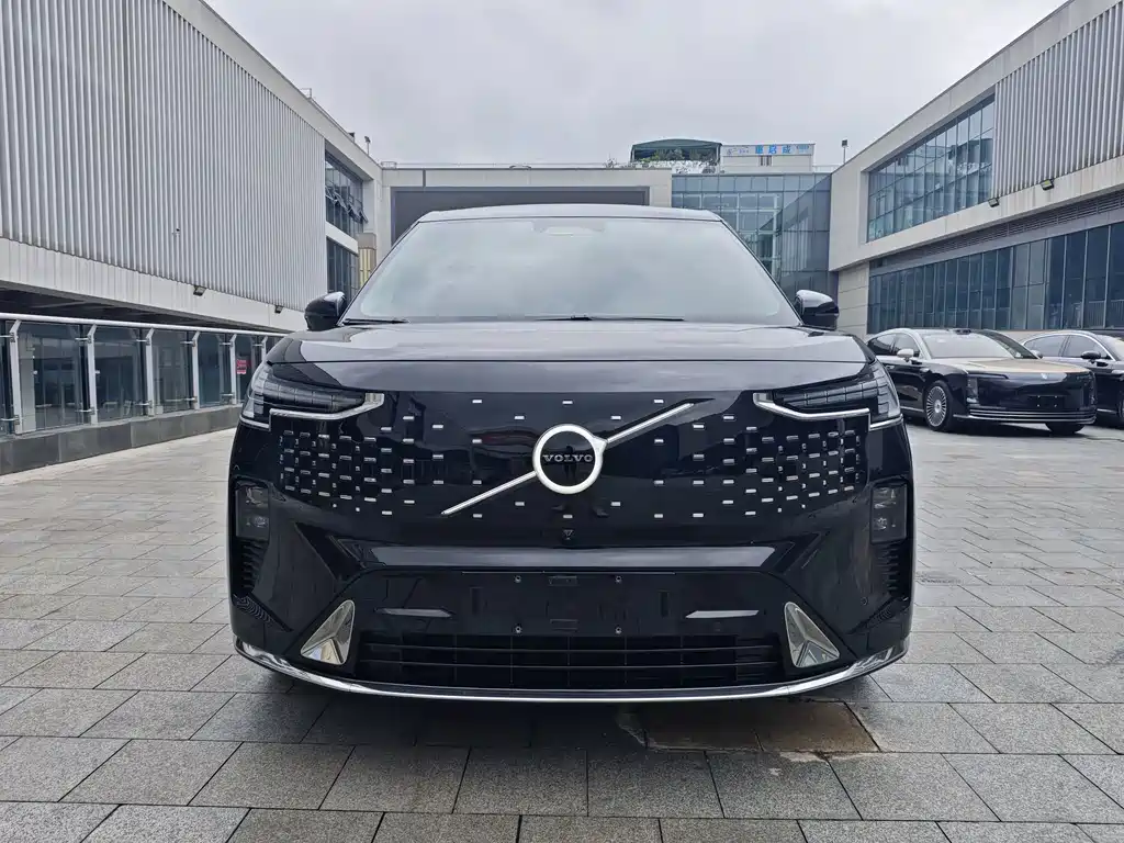 Volvo EM90 — миниатюра 3