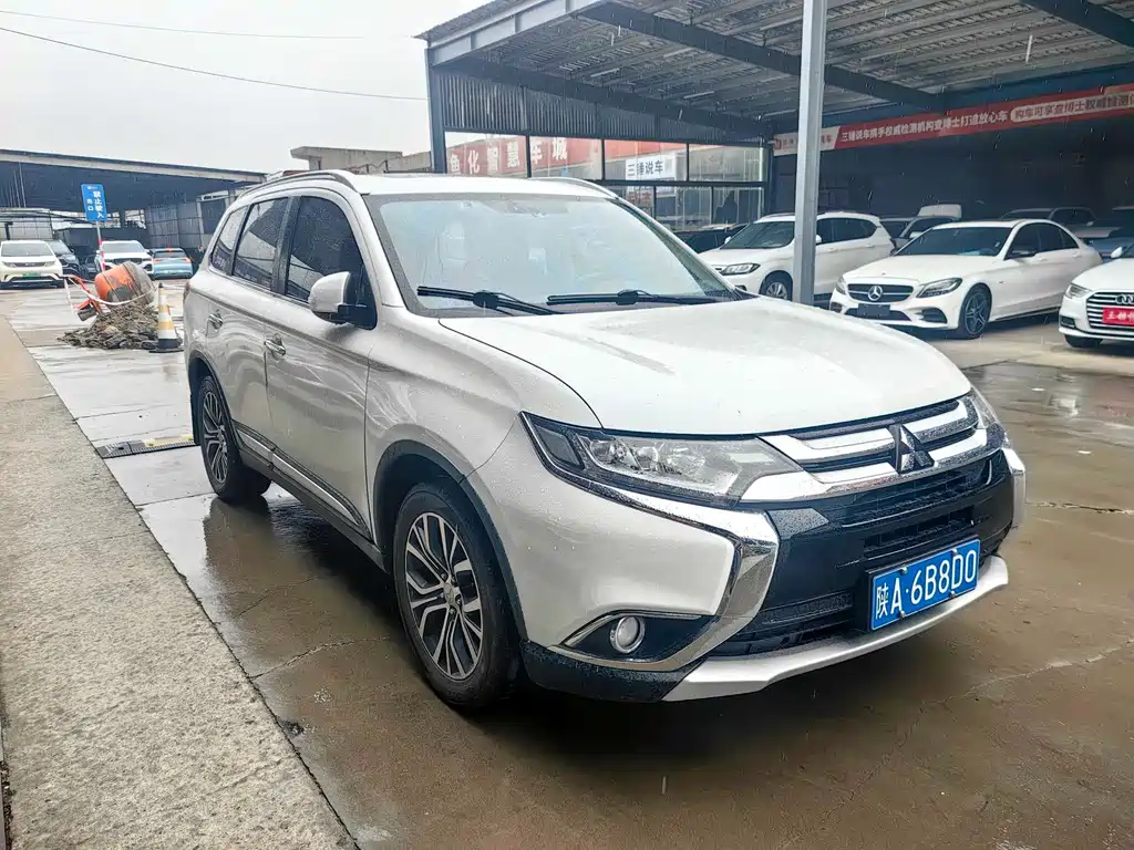 Mitsubishi Outlander — миниатюра 2