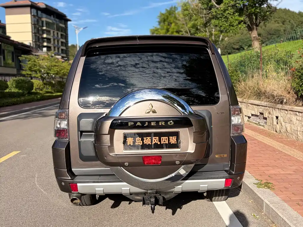 Mitsubishi Pajero (Import) — миниатюра 5