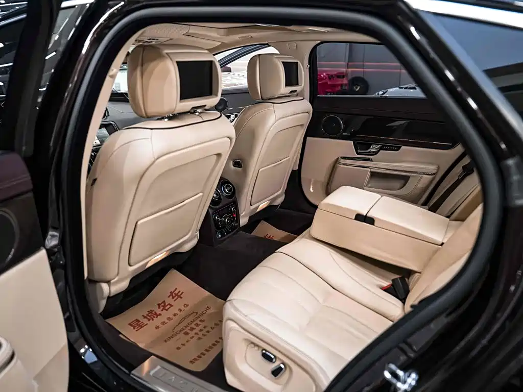 Jaguar XJ — миниатюра 6