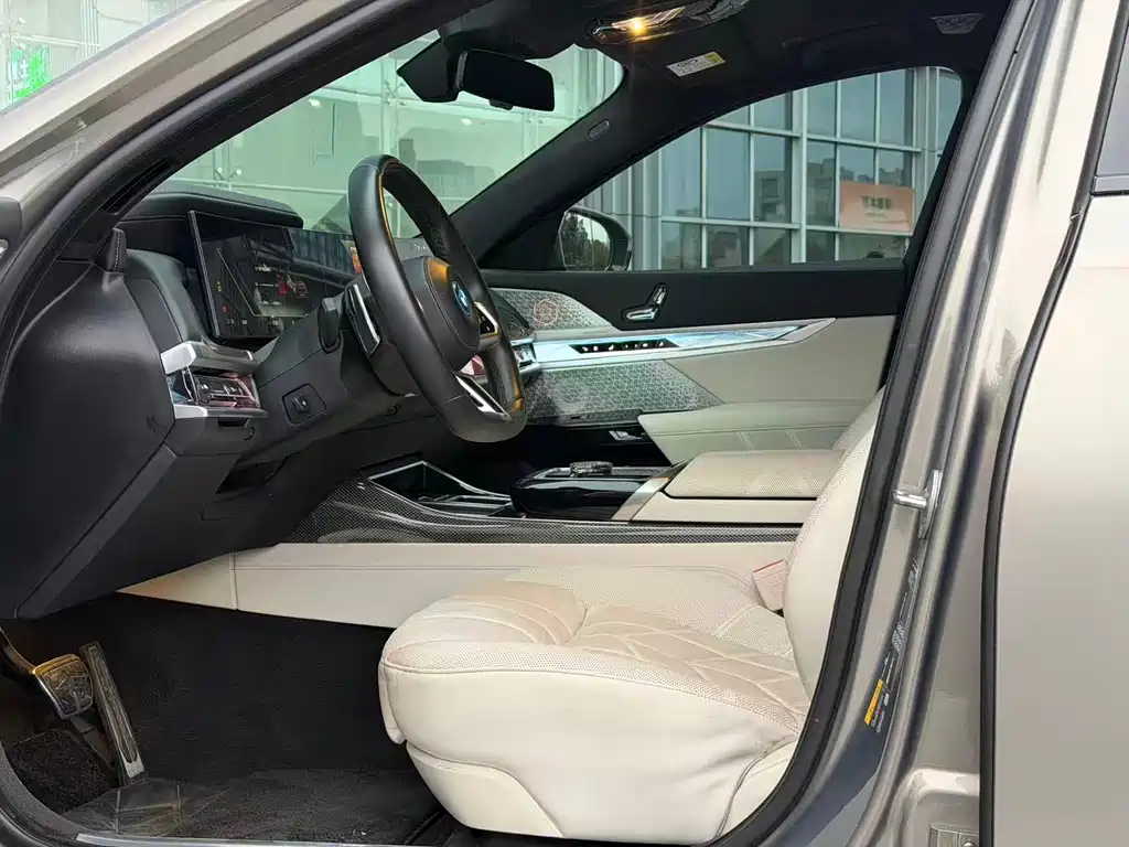 BMW i7 — миниатюра 13