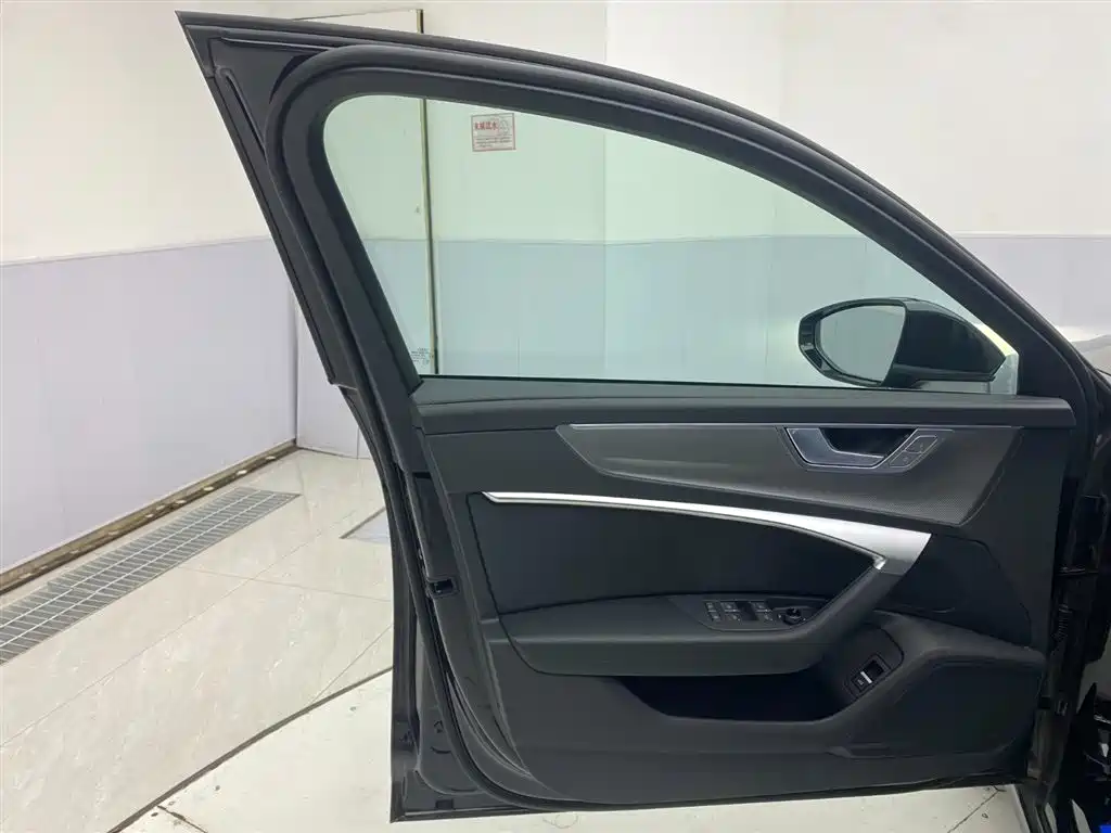 Audi A6L 2025 40 TFSI Luxury