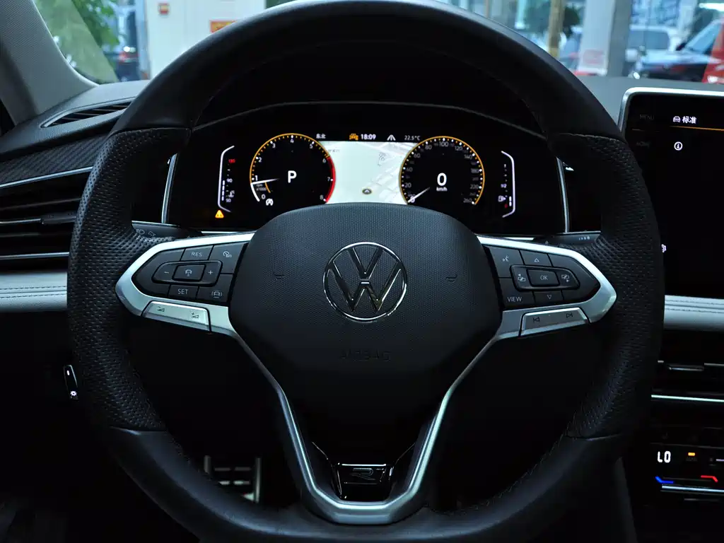 Volkswagen Tiguan L — миниатюра 8